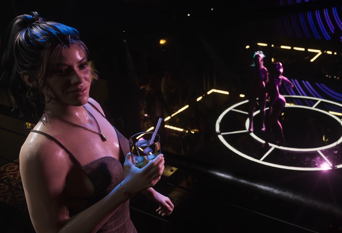 Lucia bailando en el club nocturno