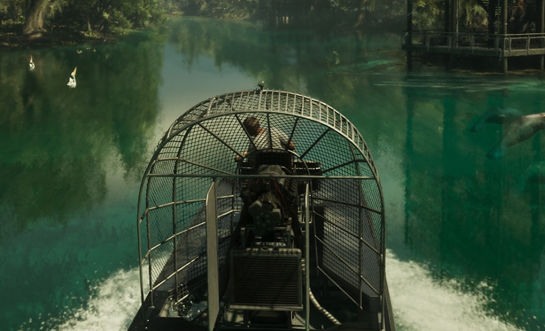 Jason auf dem Luftboot