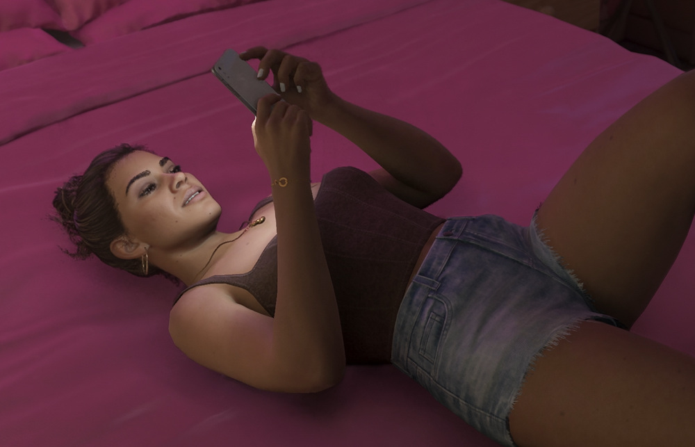 lucia desplazándose en el teléfono